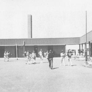 1973-Students-in-the-south-quadrangle